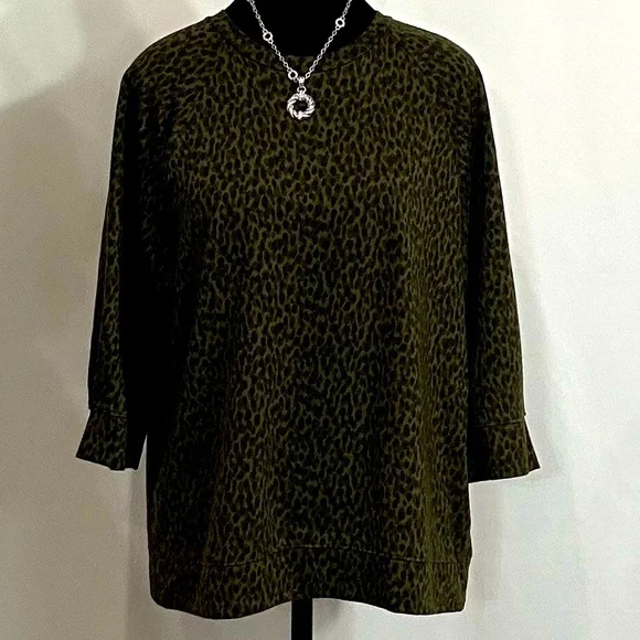 Animal print top - Sweatshirt - 2 for $20 or 3 for $30 (Mix & Match) - Picture 1 of 6